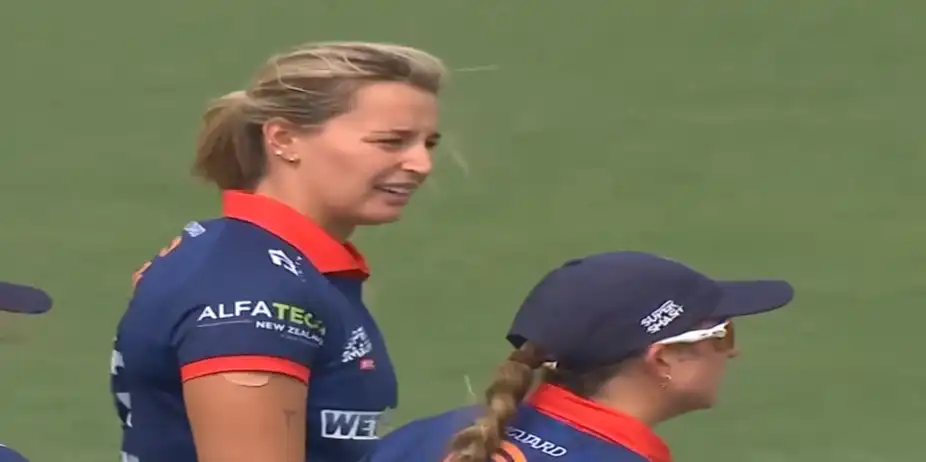 Molly Penfold's 3 for 19 | Match 15