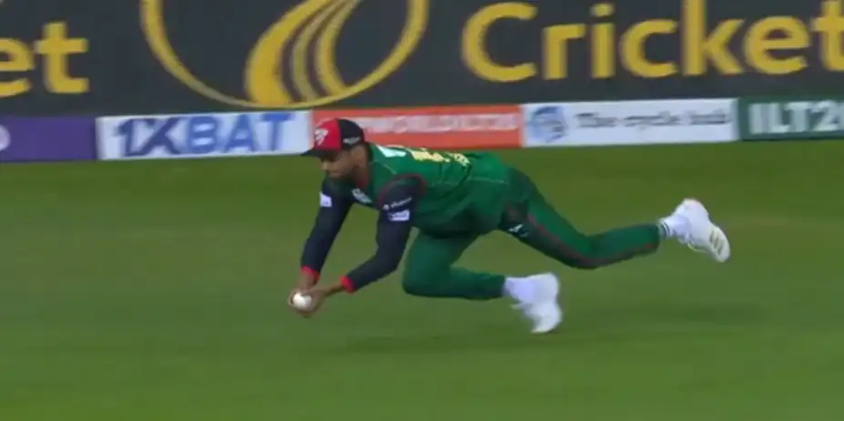 QUICK REFLEXES! Nawaz dents MI Emirates early