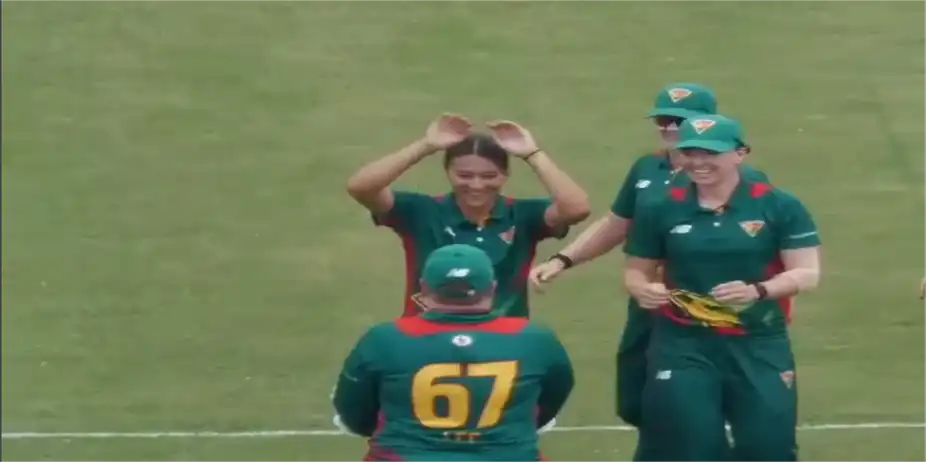 Callie Wilson's 3 for 35 | Match 34