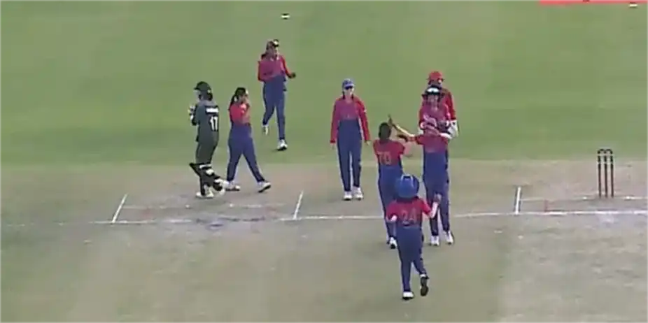 Athige Silva's 4 for 6 | Match 11
