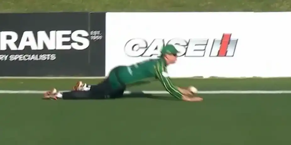 AIRBORNE! Will Young plucks a screamer out of thin air