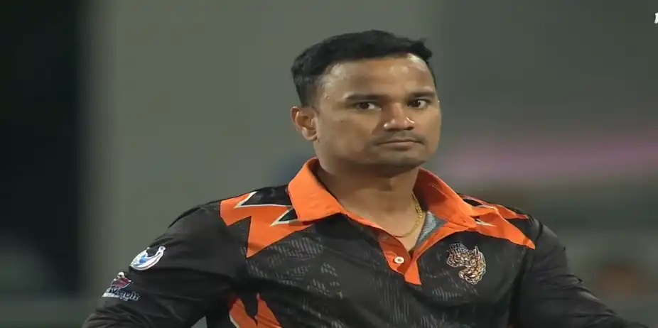 Pawan Negi's 3 for 14 | Match 9