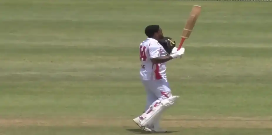 Terrance Hinds's 100* off 195 | Match 1, Day 3