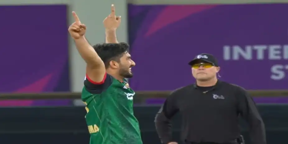 THE WINNING WICKET! Desert Vipers seal the title