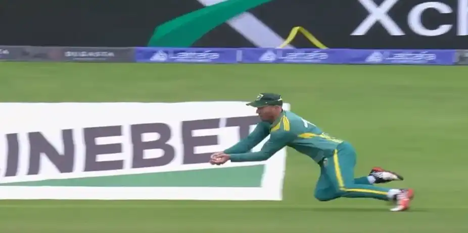 SUPERB! Ab de Villiers's bold catch left Smith dazed