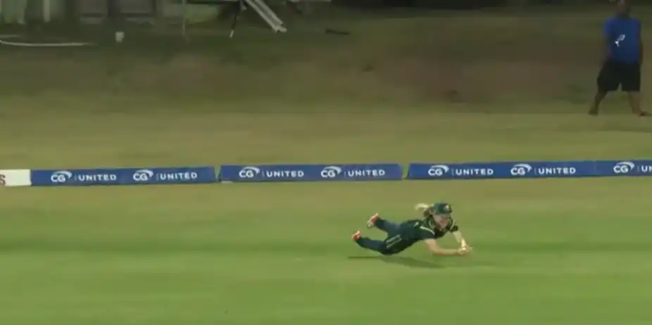 SCREAMER! Nicola Carey's jaw-dropping catch lights it up