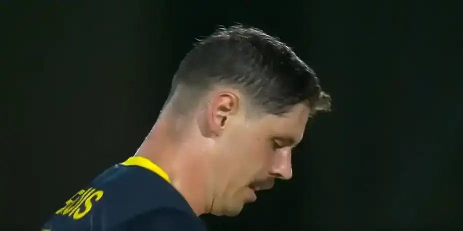 Wickets Galore! Ben Dwarshius scalped three in the over