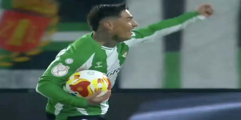 CLINICAL! Avila equalises for&nbsp;Betis with a superb goal 