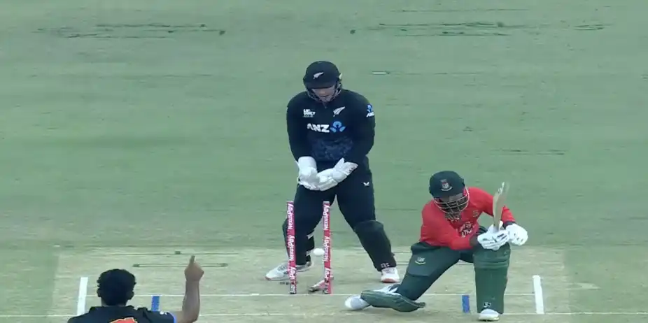 CASTLED! Ish Sodhi uproots Litton Das' middle stump