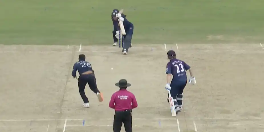 EXQUISITE! Brandon McMullen brings up his fifty in style