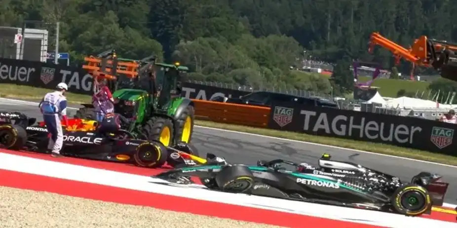 UNFORTUNATE EXIT! Antonelli took Verstappen out at Turn 3