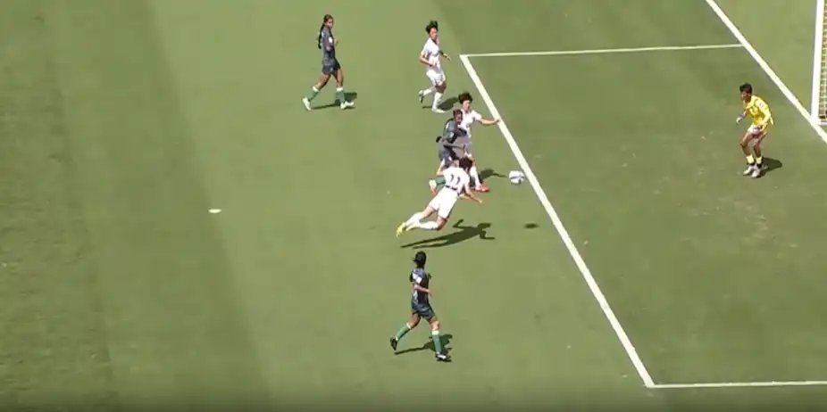 AIRBORNE! Kim Hye-yong's diving header is pure perfection