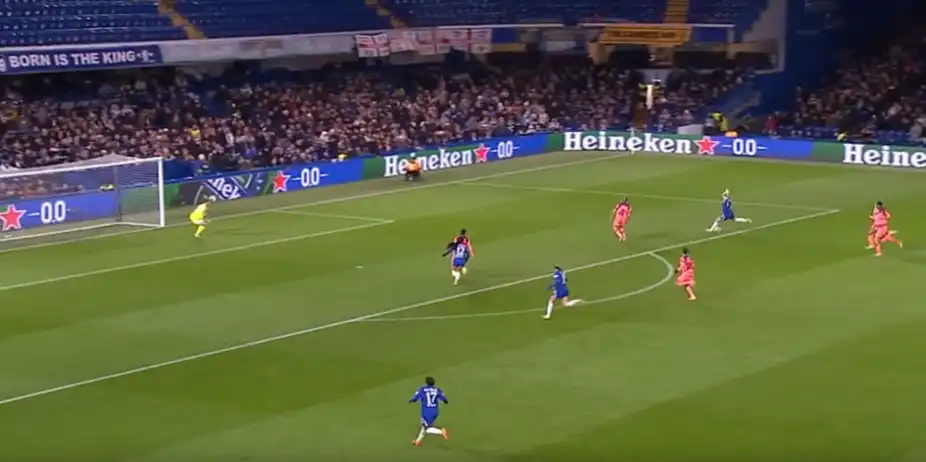 SOLO STUNNER! Elle Carpenter pulls off a cracking goal