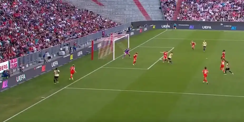 TAP-IN PERFECTION! Ewa Pajor delivers with ease