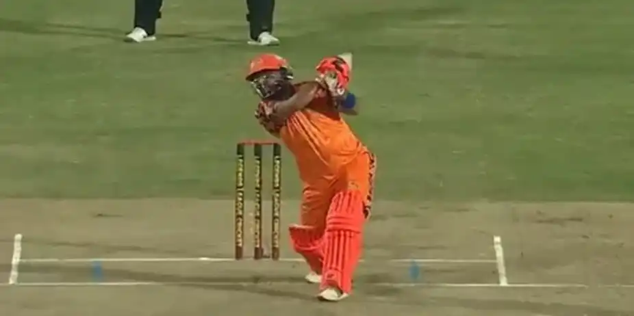 6644W! Mohammad Shahzad has his last laugh