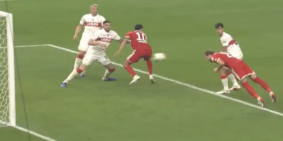 STUNNING HEADER! Kane fires Bayern ahead in the final