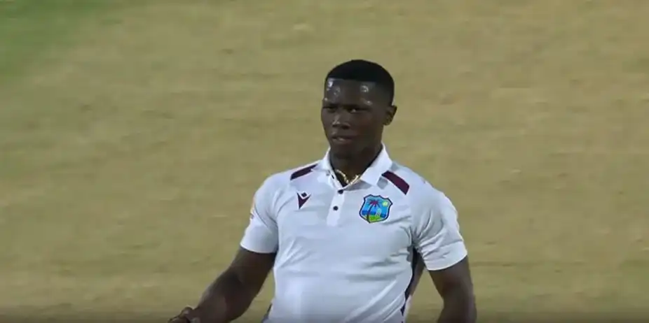 INSIDE-EDGE DRAMA! Shamar Joseph outmuscled Khawaja