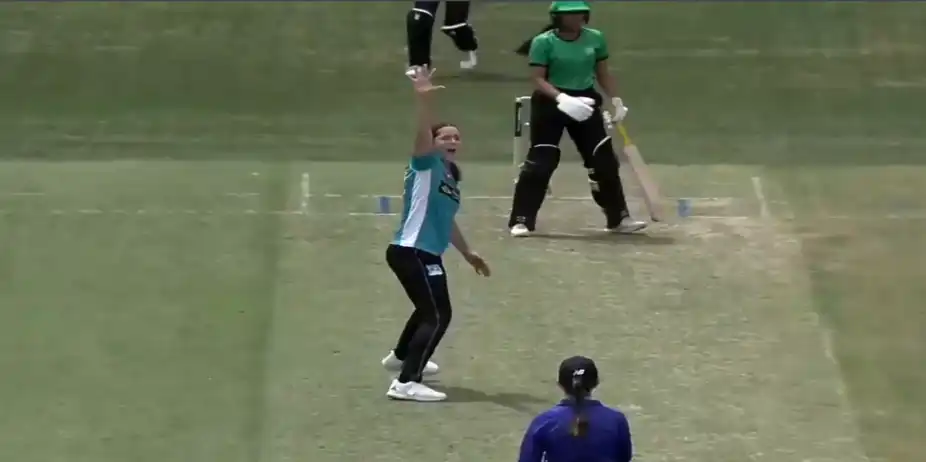 Lucy Hamilton's 4 for 8 | Match 11
