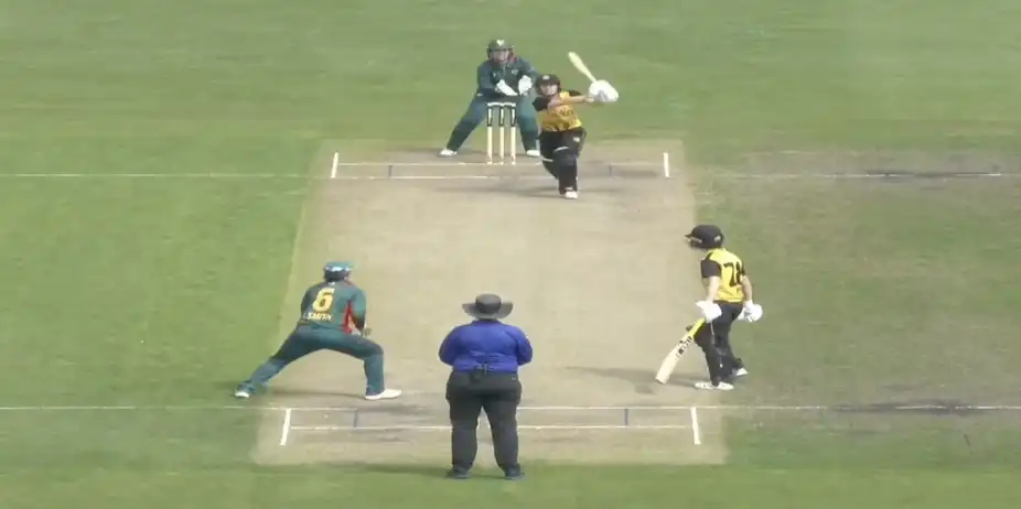 Maddy Darke's 98* off 113 | Match 23