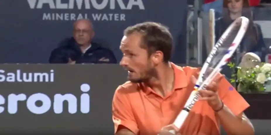 ARTISTIC! Medvedev's incredible point dazzles Rome