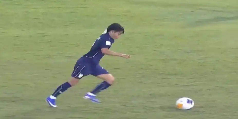 OH MY WORD! Moondong's long-range screamer leaves fans awestruck