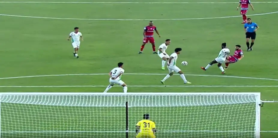 BOTTOM CORNER BULLET! Madih Talal strikes from range