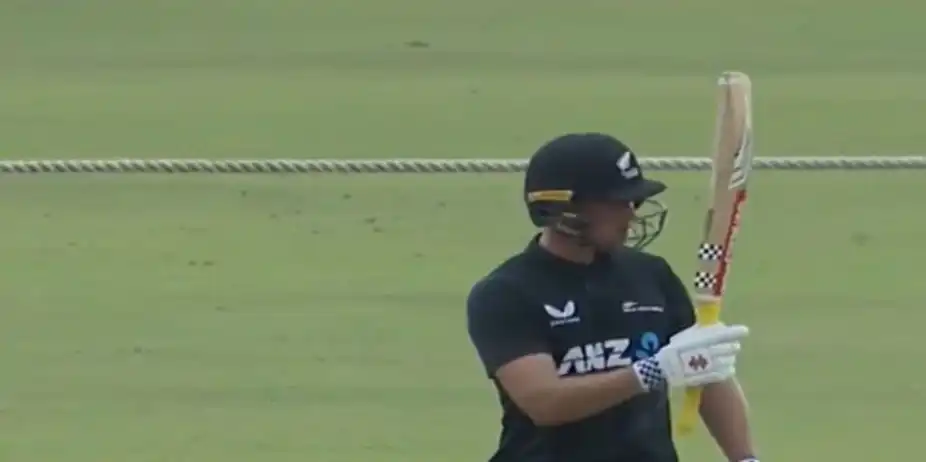 Curtis Heaphy's 53 off 62 | 2nd ODI