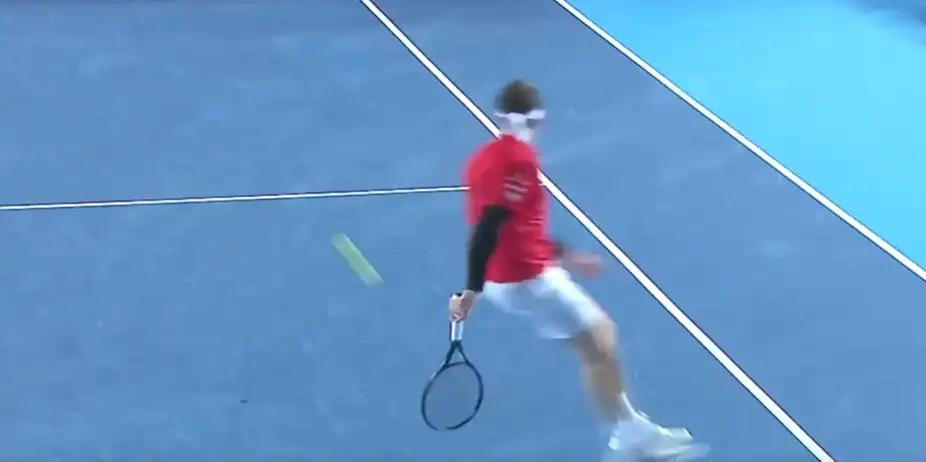 BEHIND THE BACK! Bublik bamboozles Center Court