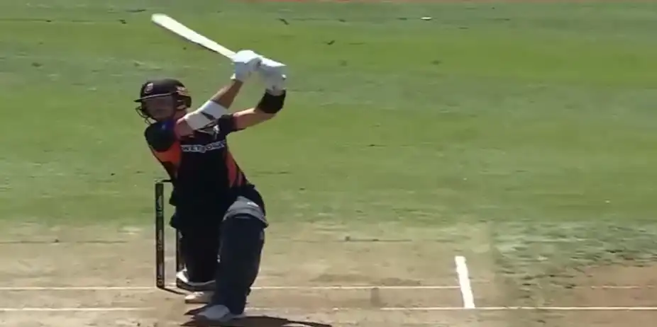 Shock & Awe! Xavier Bell’s quick-fire fifty