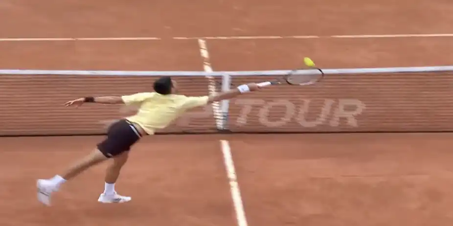 VINTAGE NOVAK! Djokovic wins an incredible point in Rome