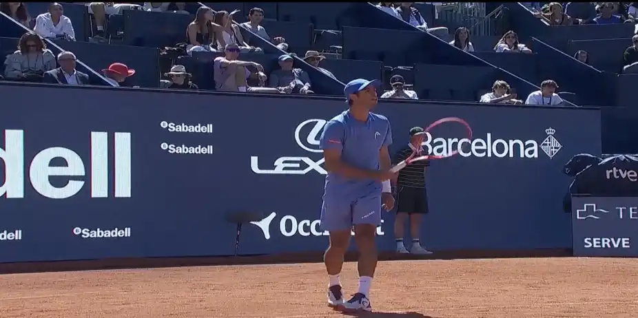 WOAH! Borges bamboozles Etcheverry with underarm serve ace 