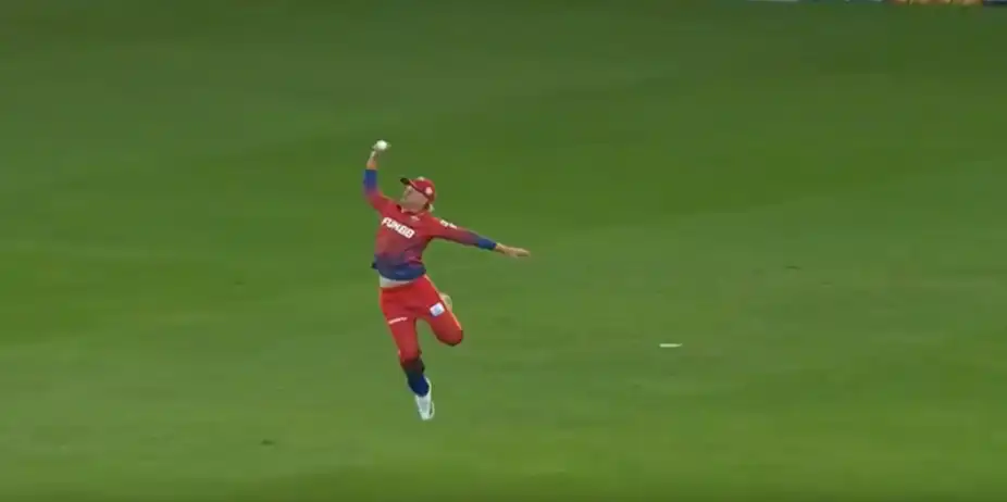 Flying One-Handed Catch! Cox leaves Gurbaz dazed