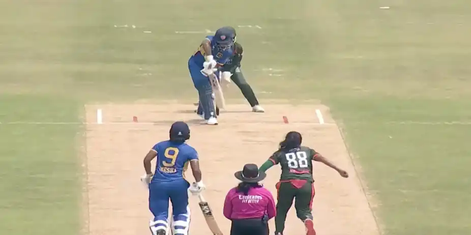 BAMBOOZLED! Ritu Moni traps Hasini Perera plumb in front 