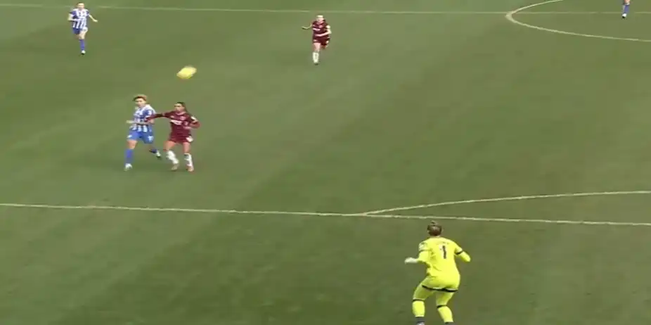 Ice-Cold Lob! Kiko Seike outsmarts the keeper