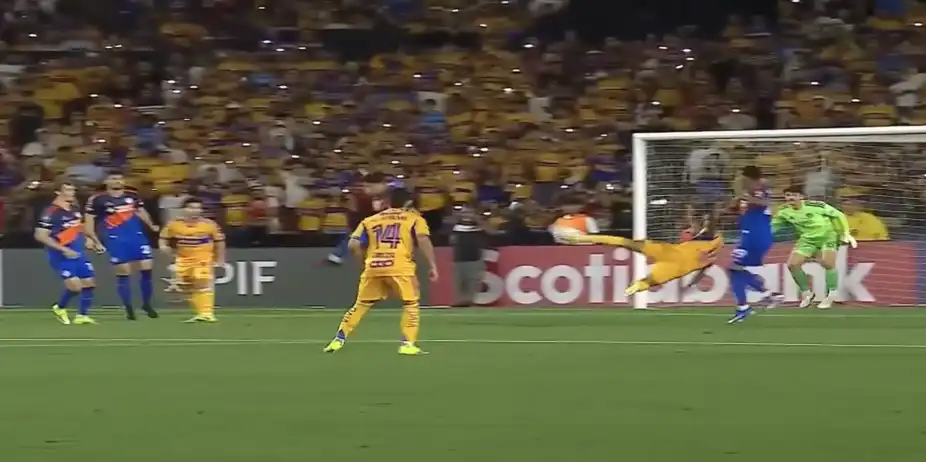 SPECTACULAR! Aguirre lights up the stadium with a scissor-kick finish
