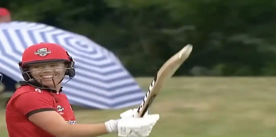 BLISTERING! Naomi Stalenberg notches up a sparkling fifty