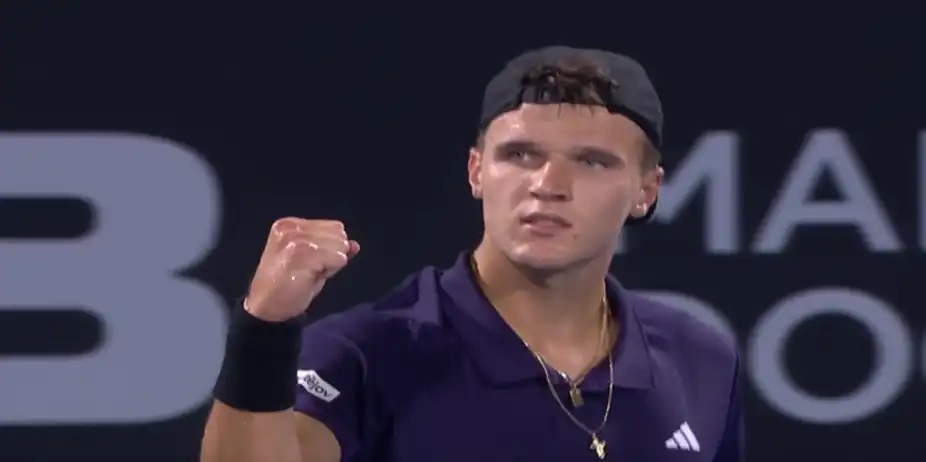 Hamad Medjedovic vs Jakub Mensik | Round of 16 | Centre Court